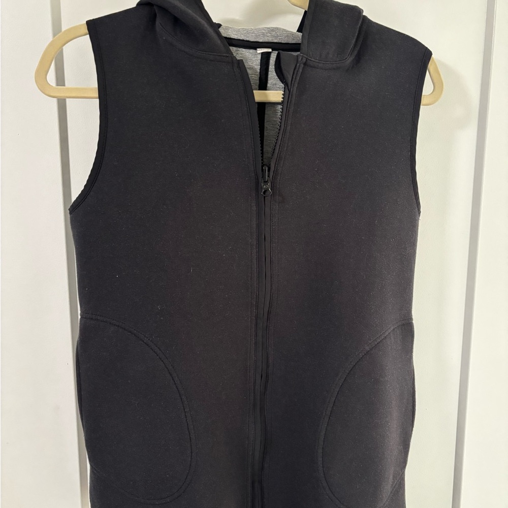 Lululemon reversible Black Sleeveless Hoodie Vest